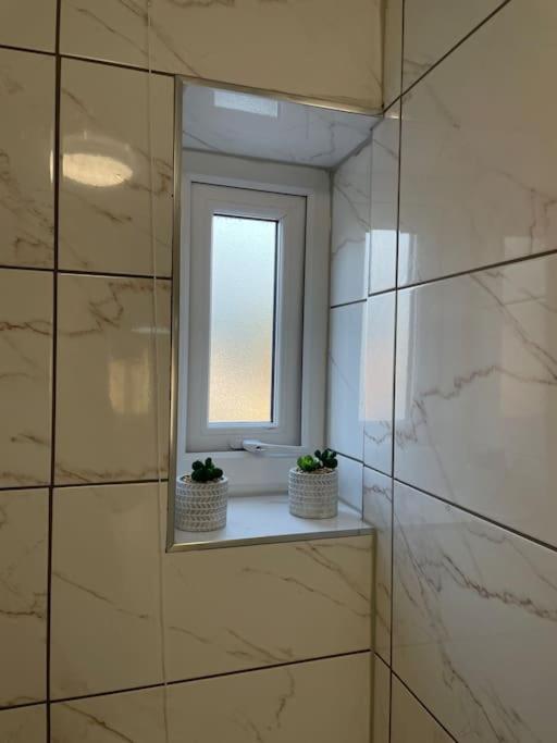 Modern 1 Bed Apartment In The City Centre Of Derby Bagian luar foto