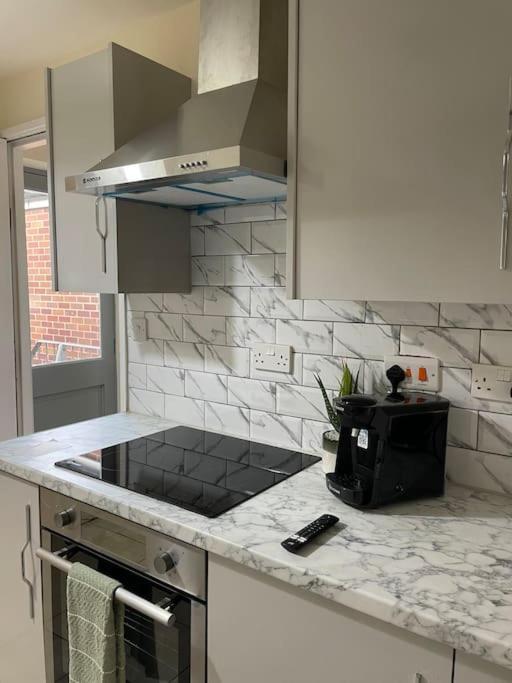 Modern 1 Bed Apartment In The City Centre Of Derby Bagian luar foto