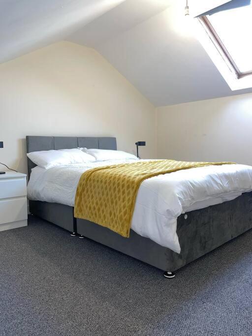 Modern 1 Bed Apartment In The City Centre Of Derby Bagian luar foto