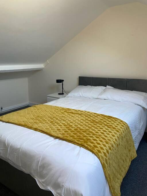 Modern 1 Bed Apartment In The City Centre Of Derby Bagian luar foto