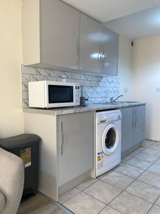 Modern 1 Bed Apartment In The City Centre Of Derby Bagian luar foto