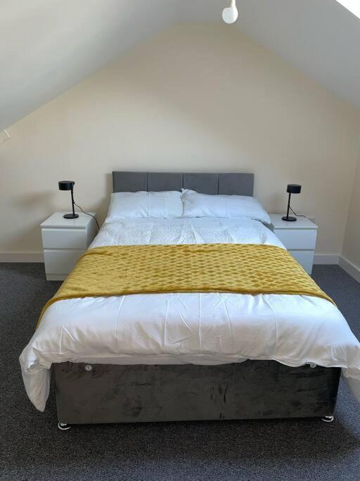 Modern 1 Bed Apartment In The City Centre Of Derby Bagian luar foto