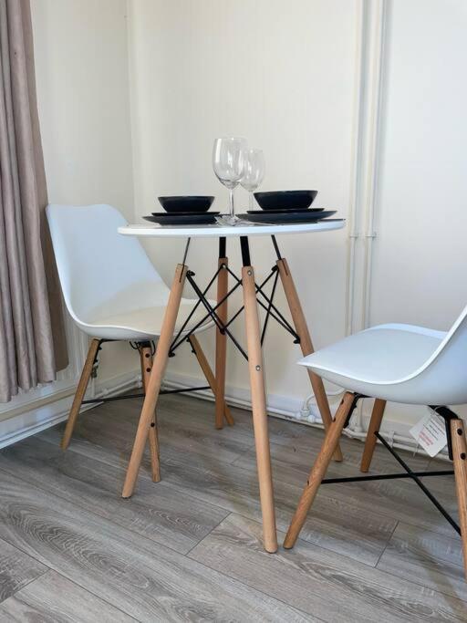 Modern 1 Bed Apartment In The City Centre Of Derby Bagian luar foto