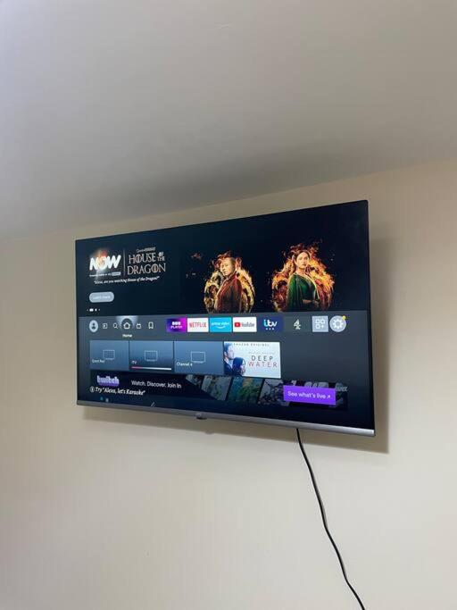 Modern 1 Bed Apartment In The City Centre Of Derby Bagian luar foto
